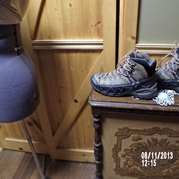 ladies Salewa hiking boots gore tex surround vibram soles sz 7 - Picture 10 of 10